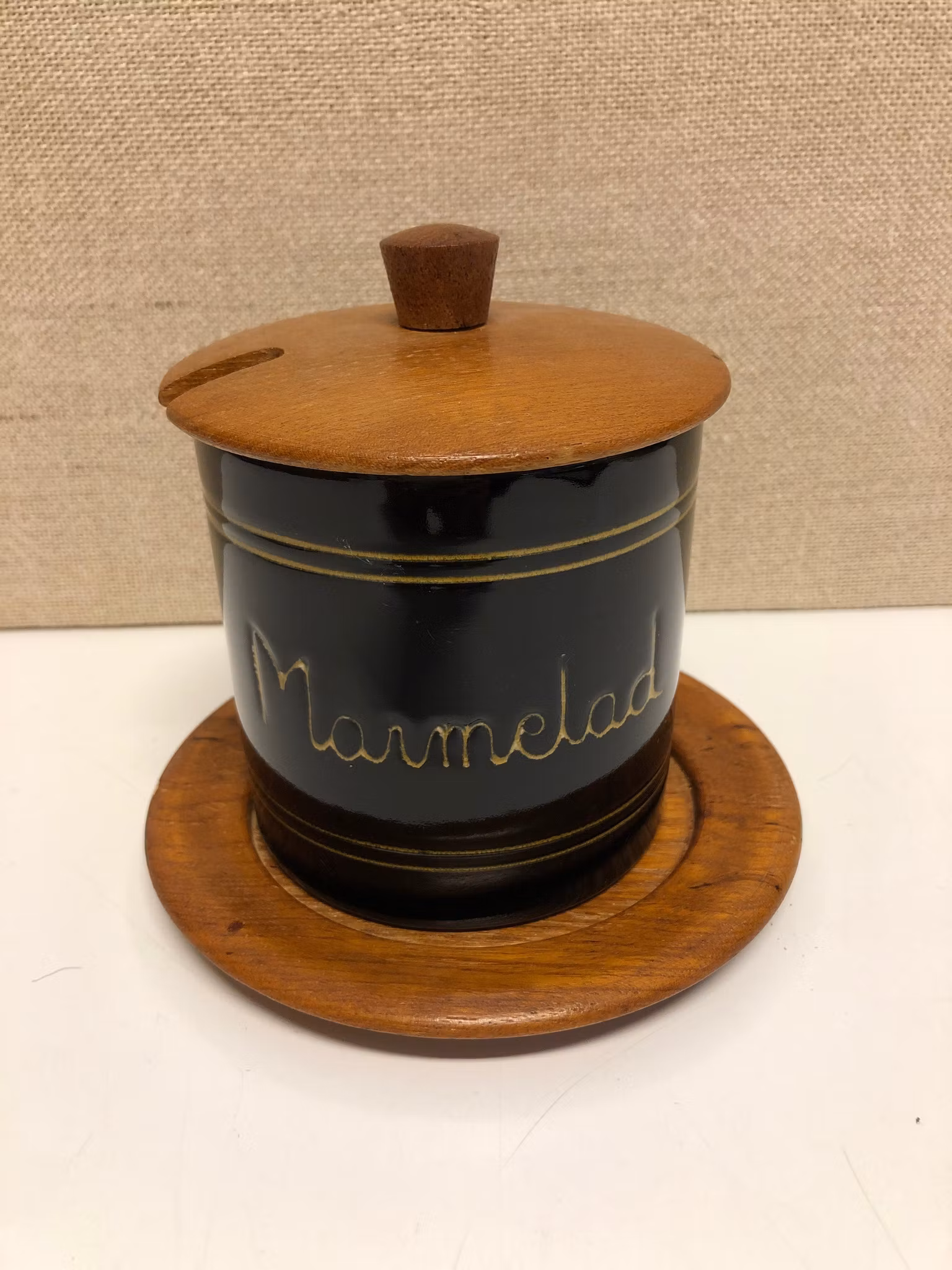 MARMELADBURK med LOCK och FAT, keramik/teak, Töreboda, Sweden, 1960/70-tal.