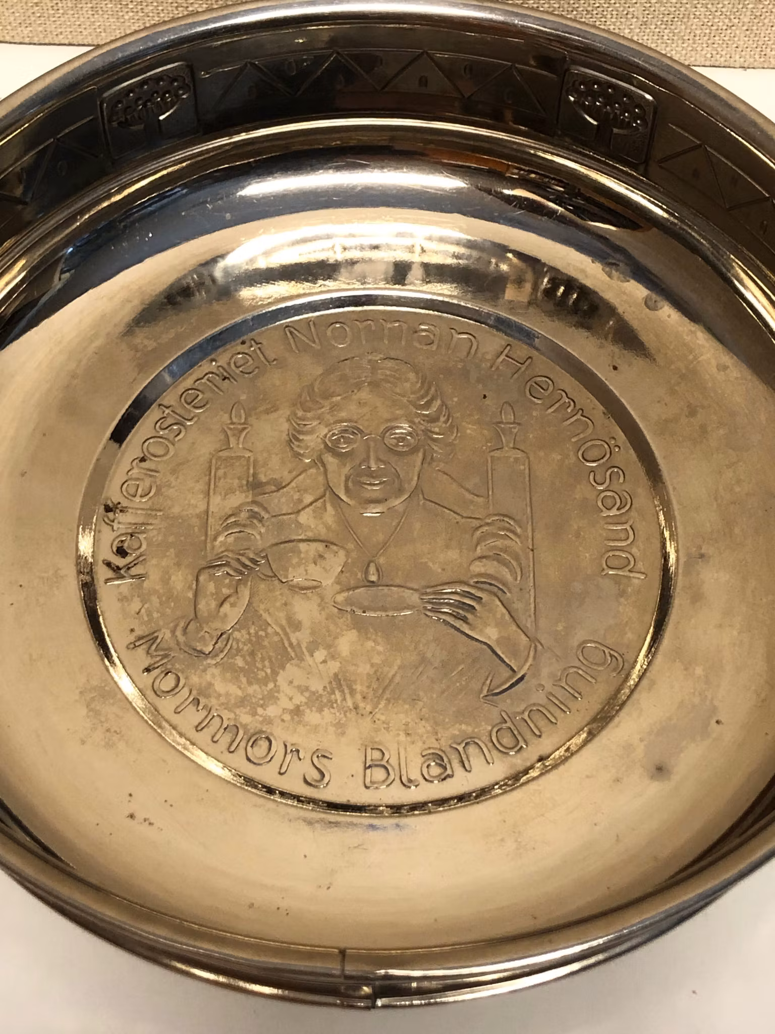 SKÅL, nickel, Jugend, Kafferosteriet Nornan Hernösand, 1900-talets början.