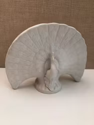 VINCENTE MARTINEZ. Vas, parian, "Påfågel", Lladro Spanien.