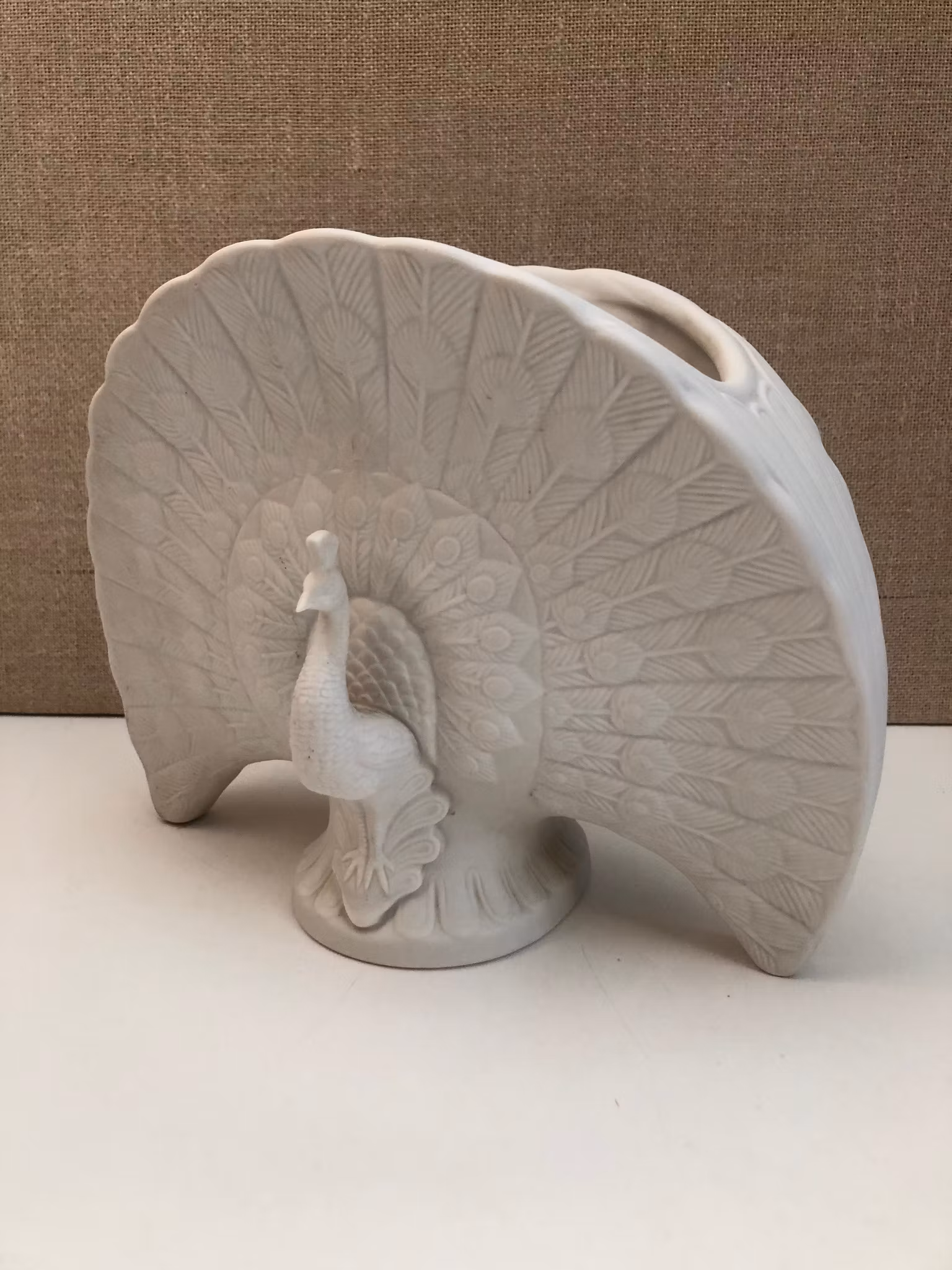 VINCENTE MARTINEZ. Vas, parian, "Påfågel", Lladro Spanien.