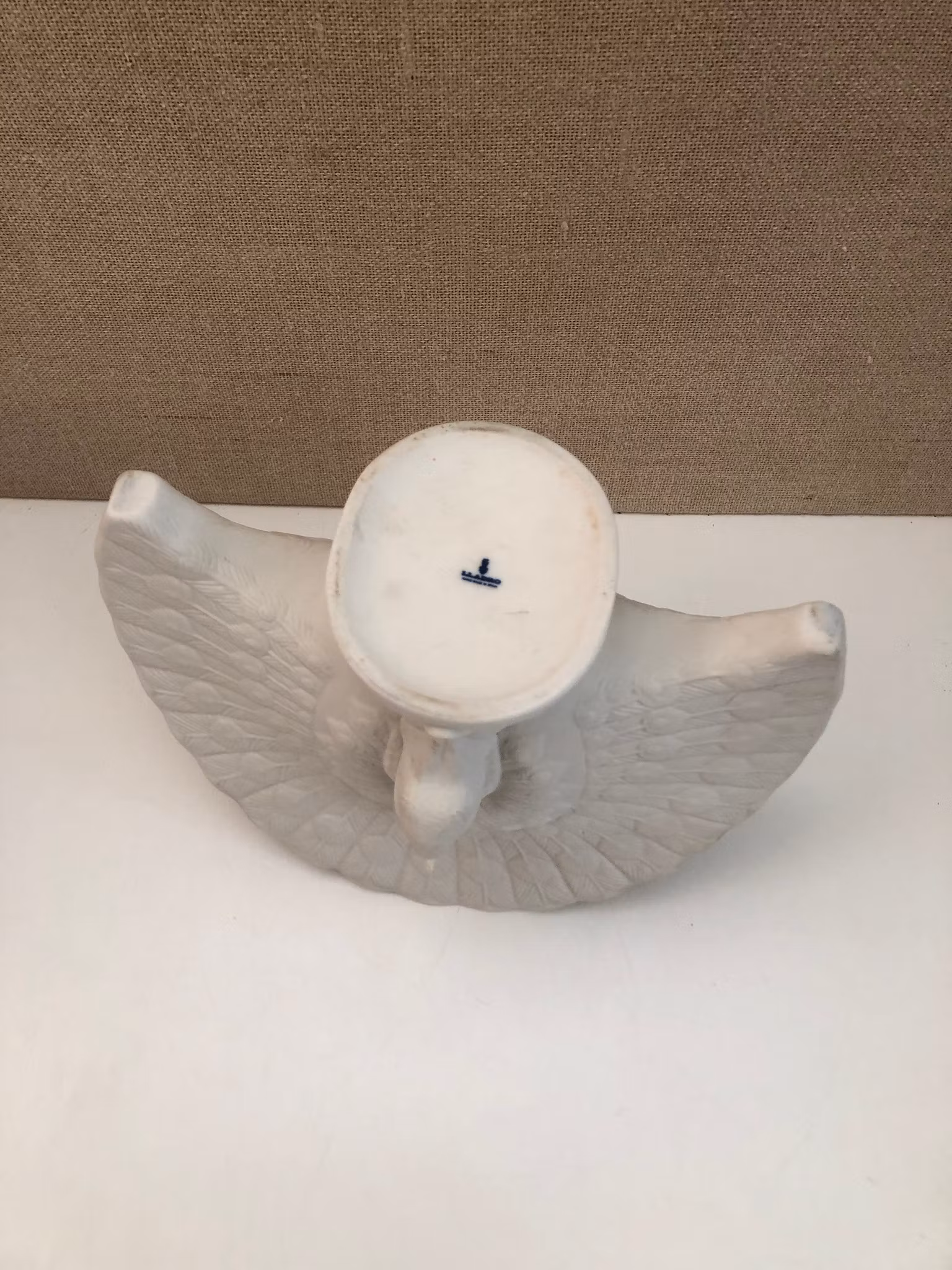 VINCENTE MARTINEZ. Vas, parian, "Påfågel", Lladro Spanien.