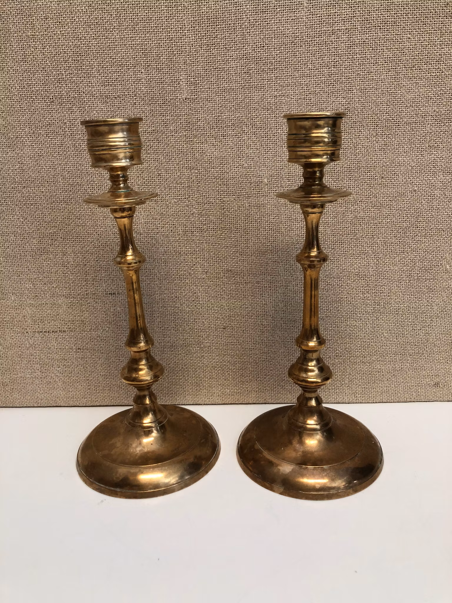 NILS PETTER LINDEBERG. Ljustakar ett par, mässing, Sundsvall, 1800-talets slut.