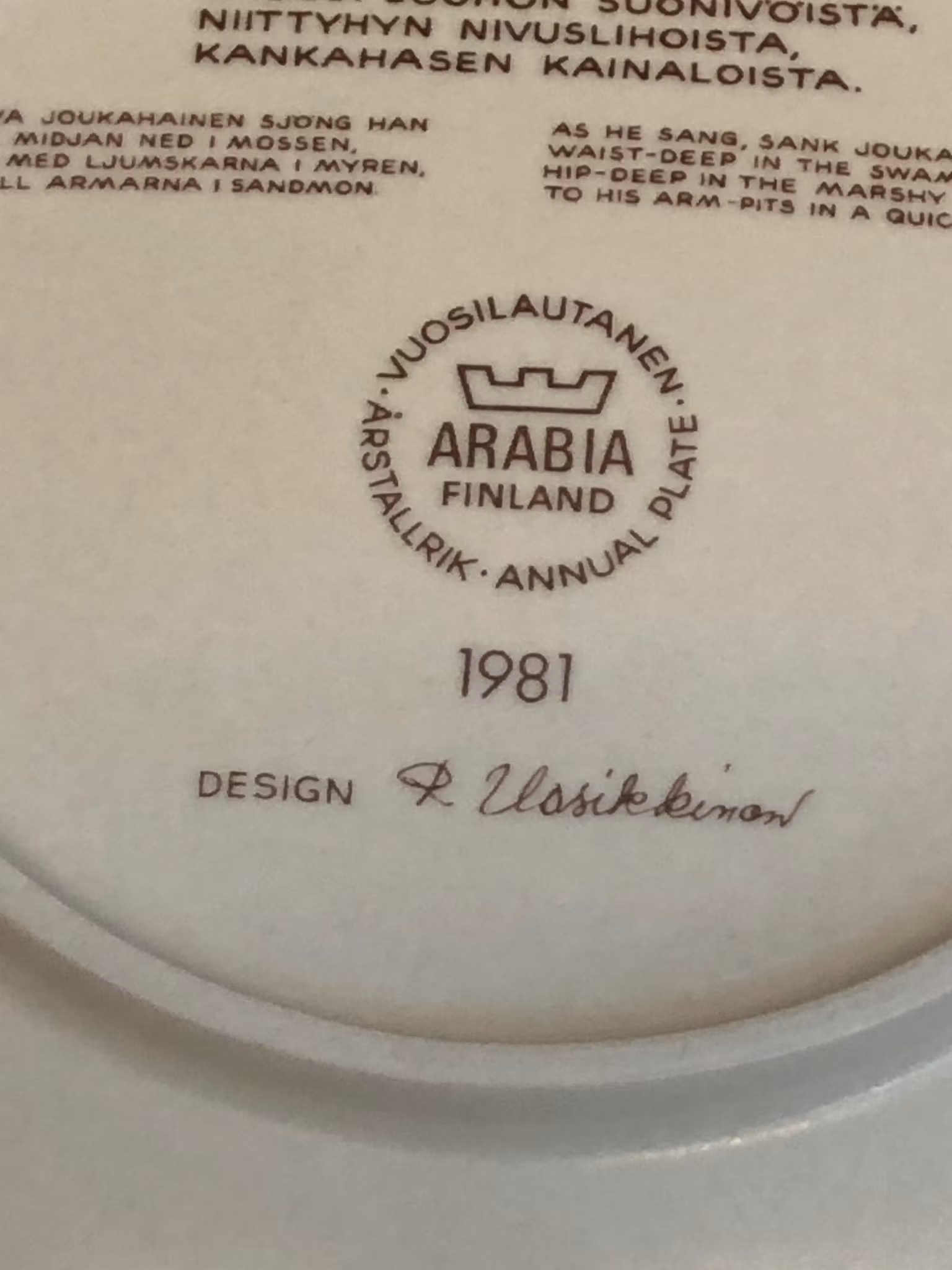 RAIJA UOSIKKINEN. Årstallrik 1981, stengods, originalkartong, Arabia, Finland.