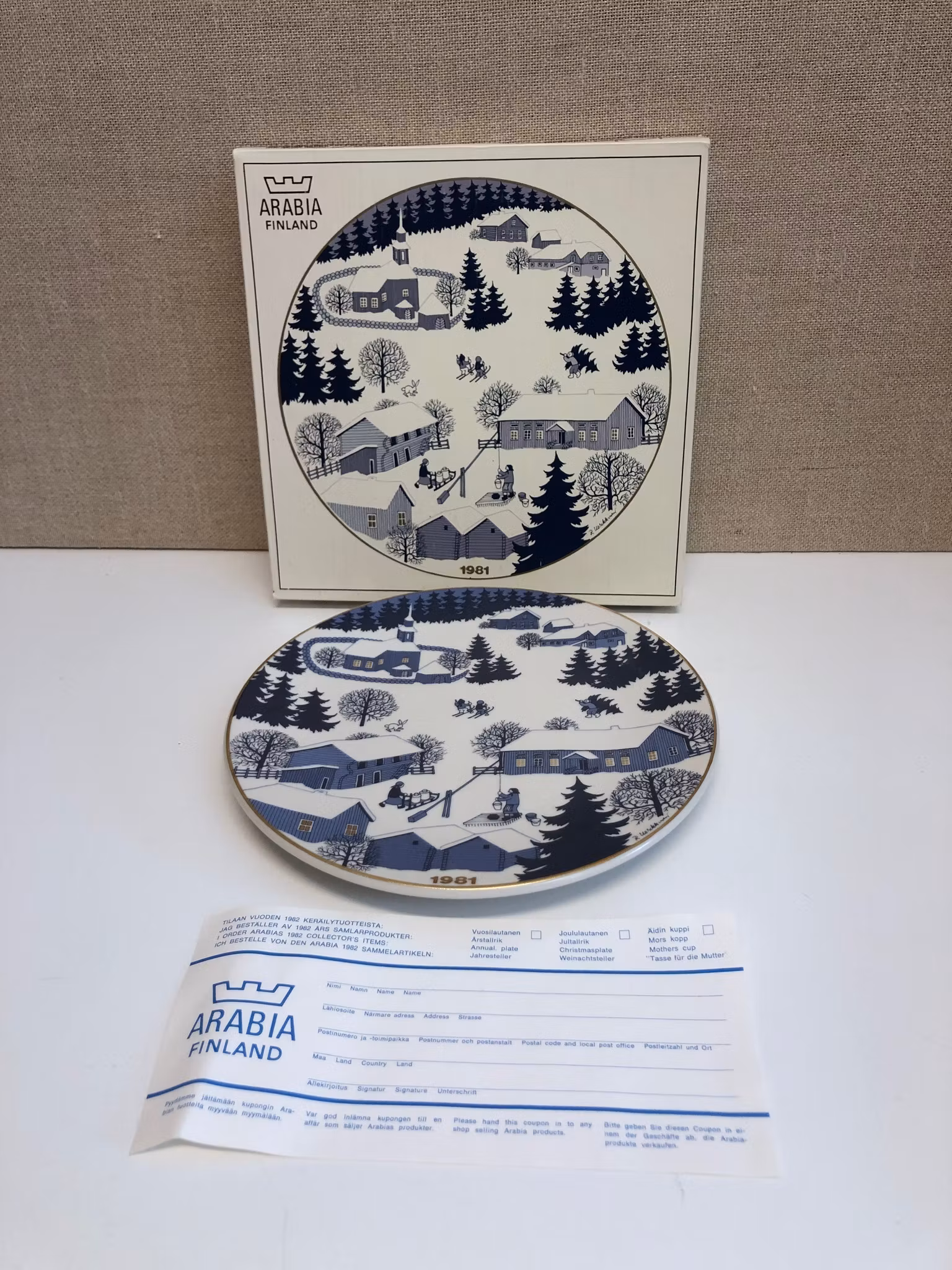 RAIJA UOSIKKINEN. Jultallrik 1981, stengods, originalkartong, Arabia, Finland.