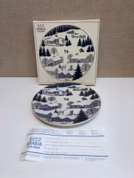 RAIJA UOSIKKINEN. Jultallrik 1981, stengods, originalkartong, Arabia, Finland.