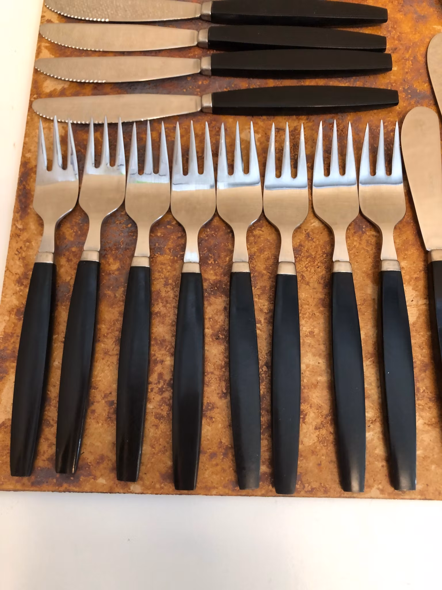 FÖRRÄTTSBESTICK 23 delar, rostfritt/backelit, 1950/60-tal.