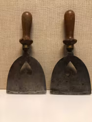 KÖTTHACKOR ett par, smide, hjärta, 18/1900-tal.