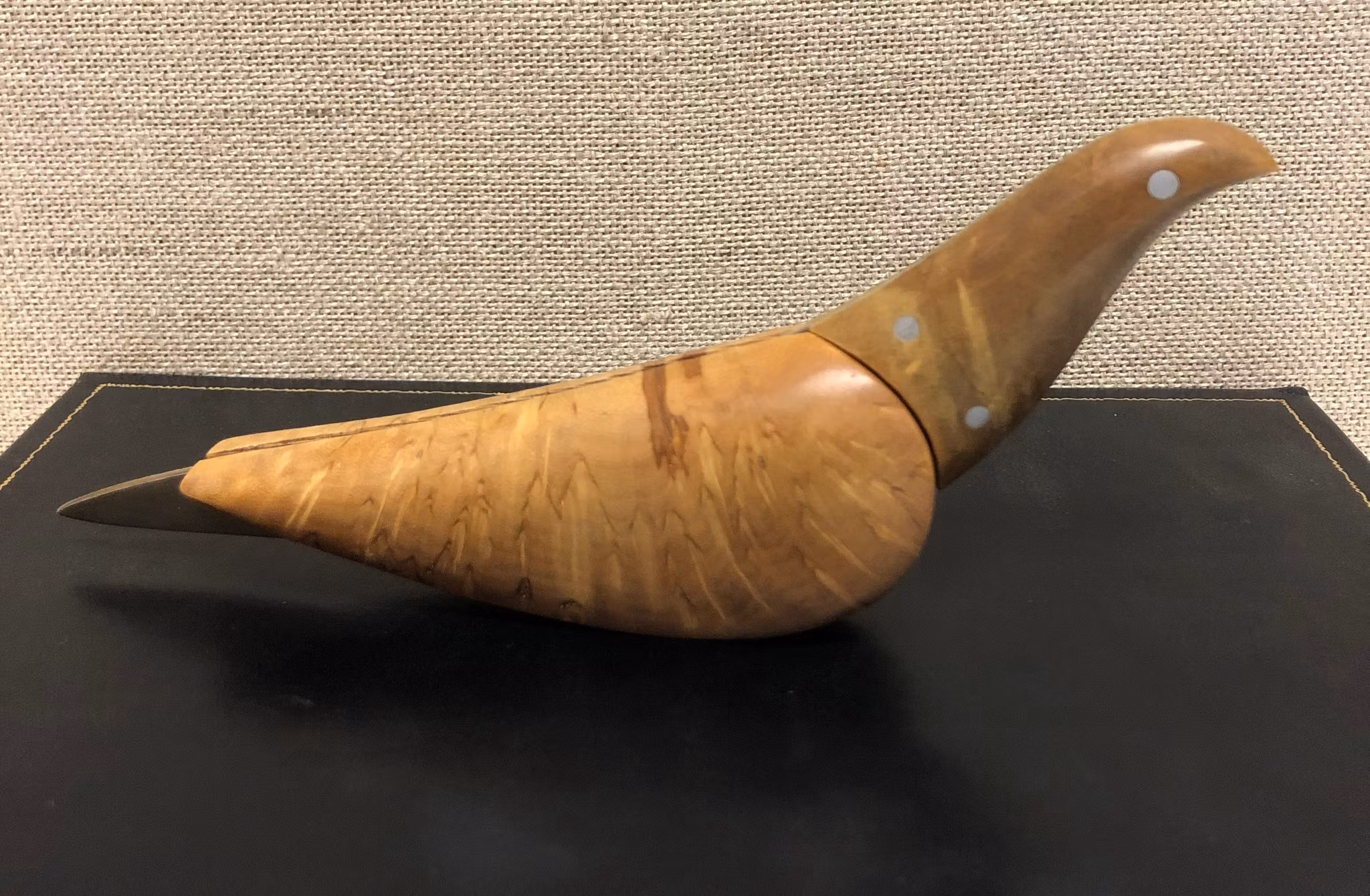 BREVKNIV, masurbjörk/metall, monogramsignerad ER, 19/2000-tal.