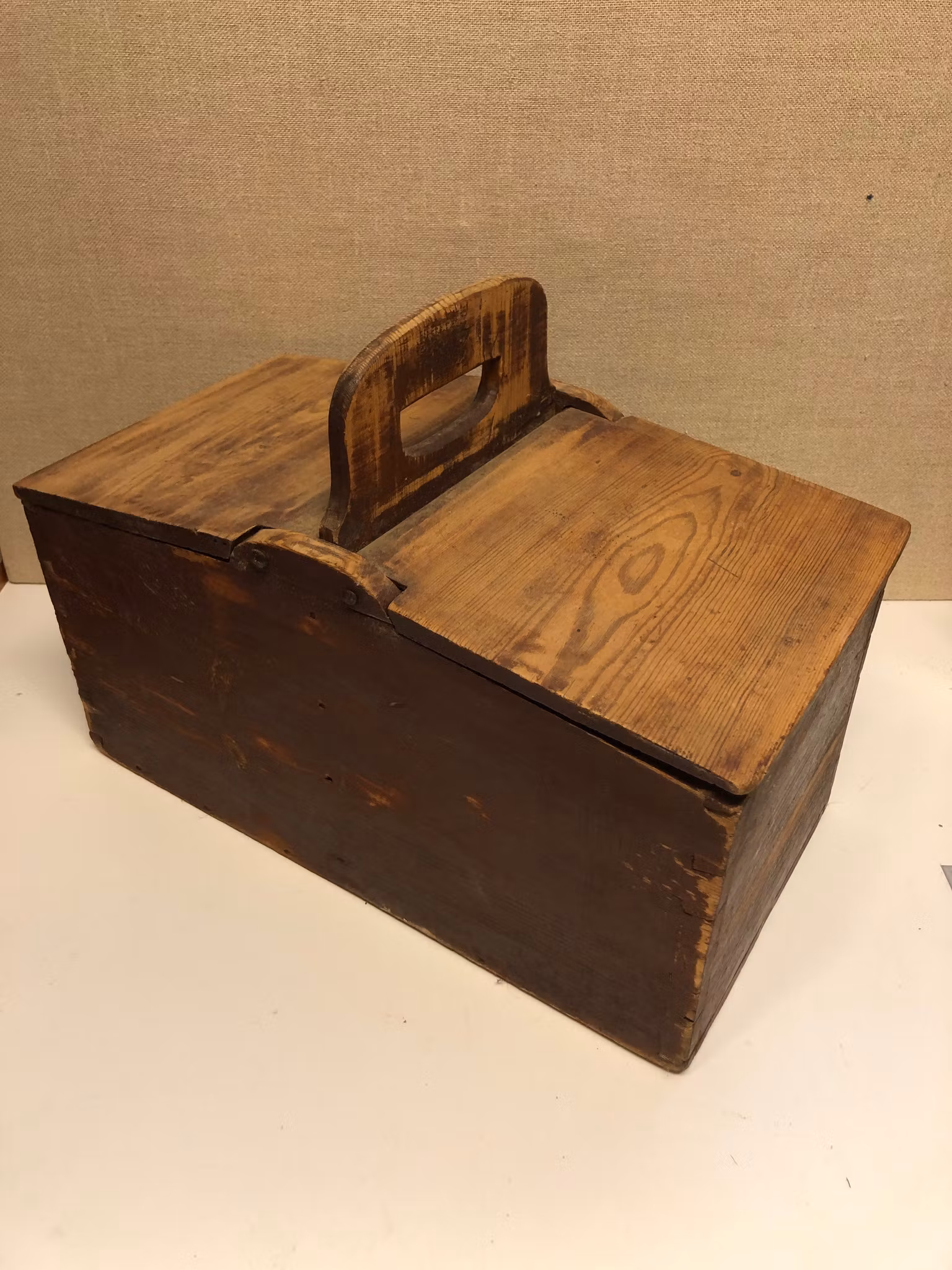 MJÖLBINGE, bemålad furu, allmoge, 1800-tal.