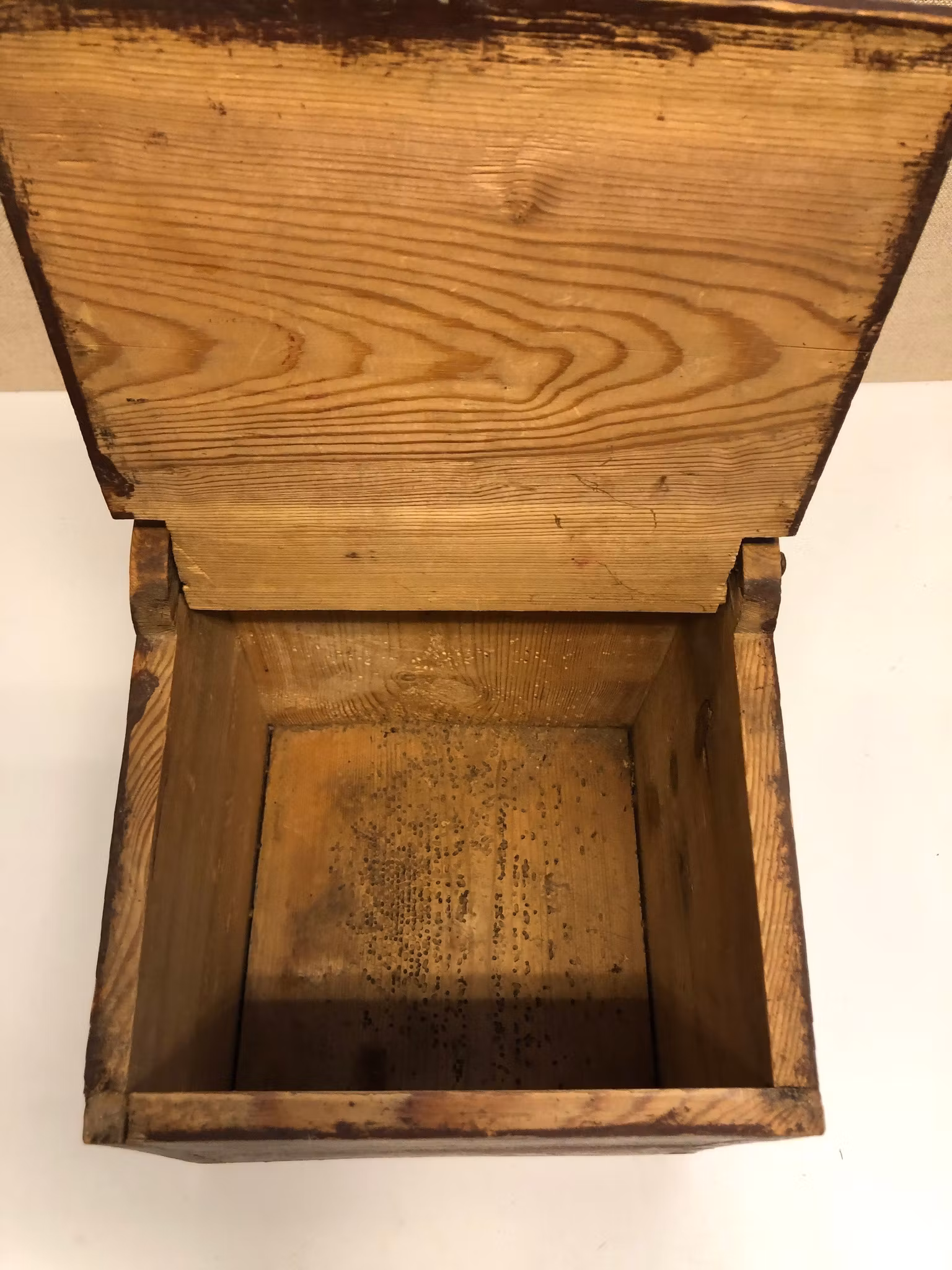 MJÖLBINGE, bemålad furu, allmoge, 1800-tal.