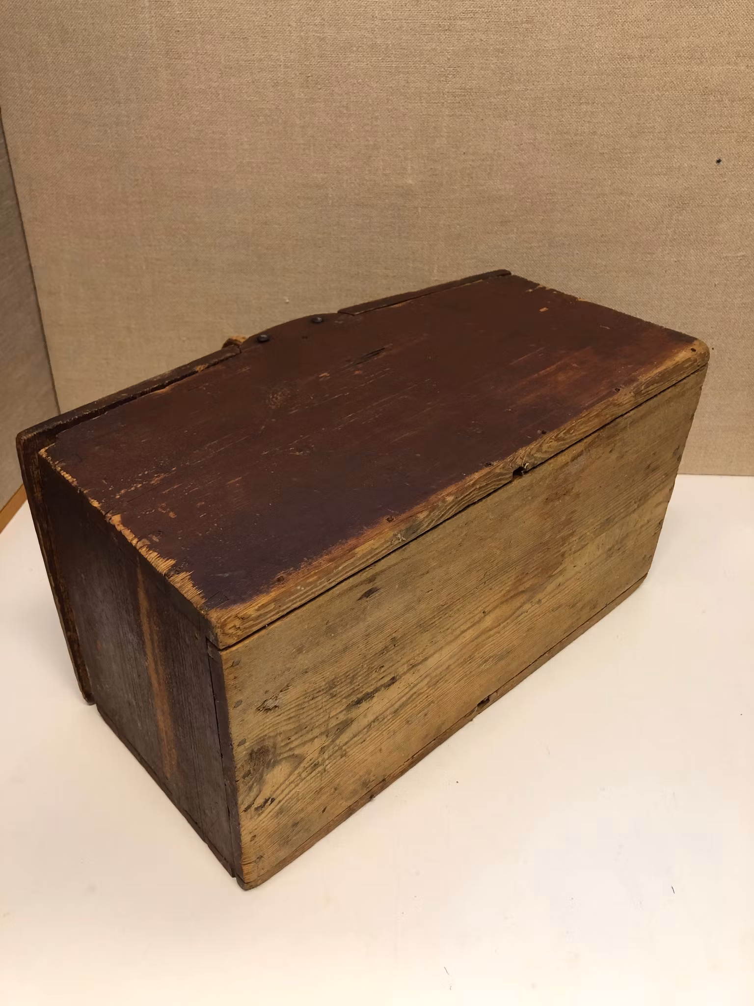 MJÖLBINGE, bemålad furu, allmoge, 1800-tal.
