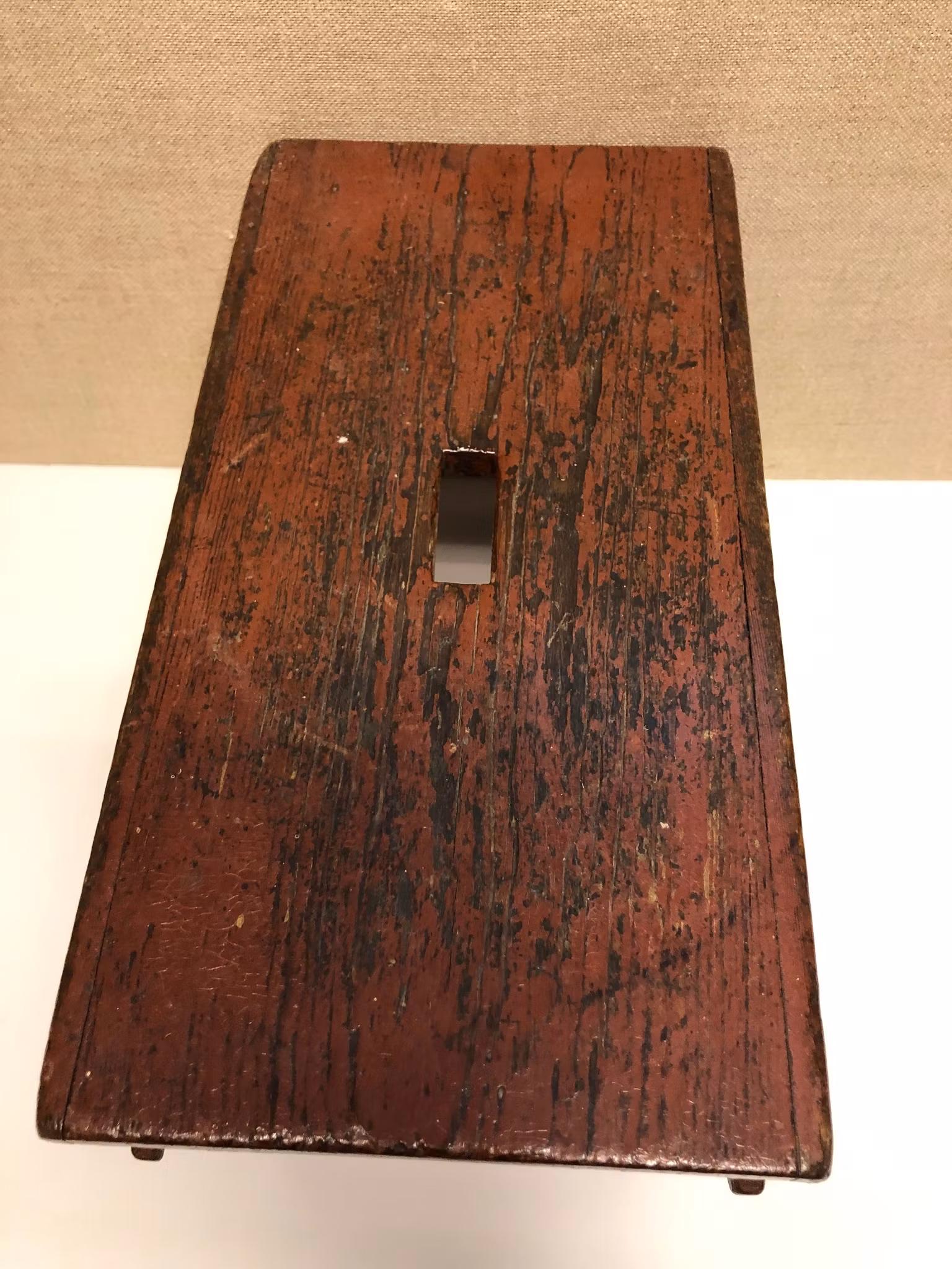 PALL, bemålad furu, allmoge 1800-talets slut.
