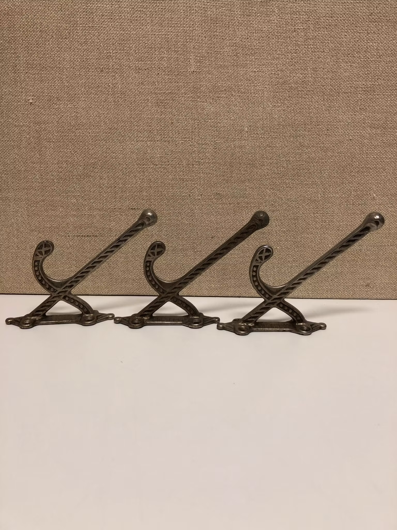 KLÄDKROKAR 3 st. metall, 1900-talets början.