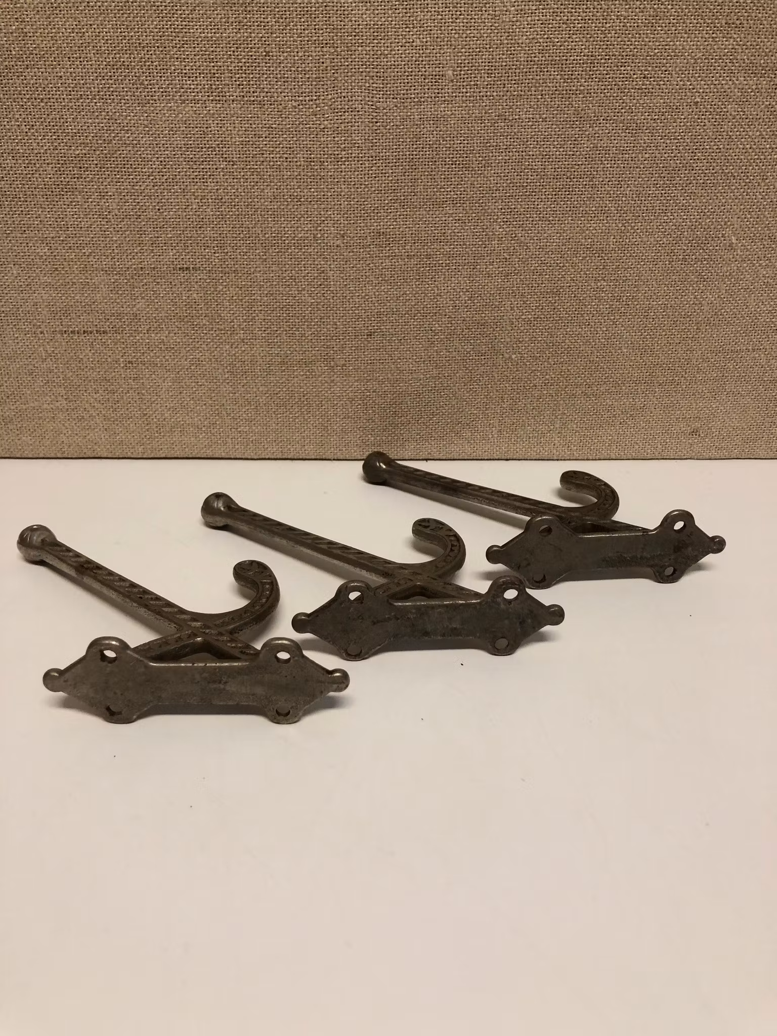 KLÄDKROKAR 3 st. metall, 1900-talets början.