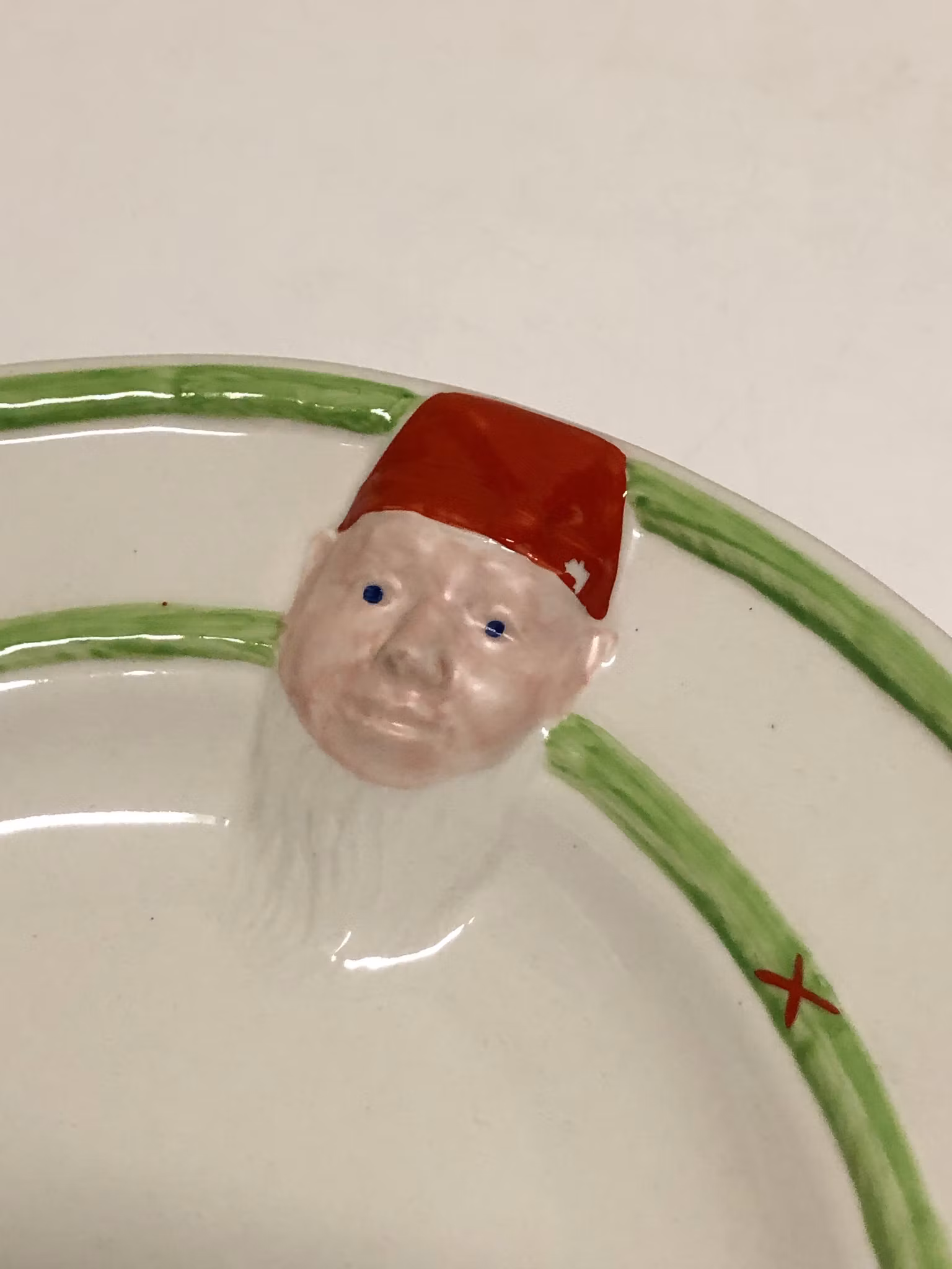 UPPLÄGGNINGSFAT, flintgods, handmålad, "God Jul", Gustavsberg.