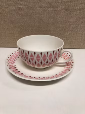 BIBI BREGER. Tekopp, benporslin, "Prisma", Gustavsberg. 1950-tal.