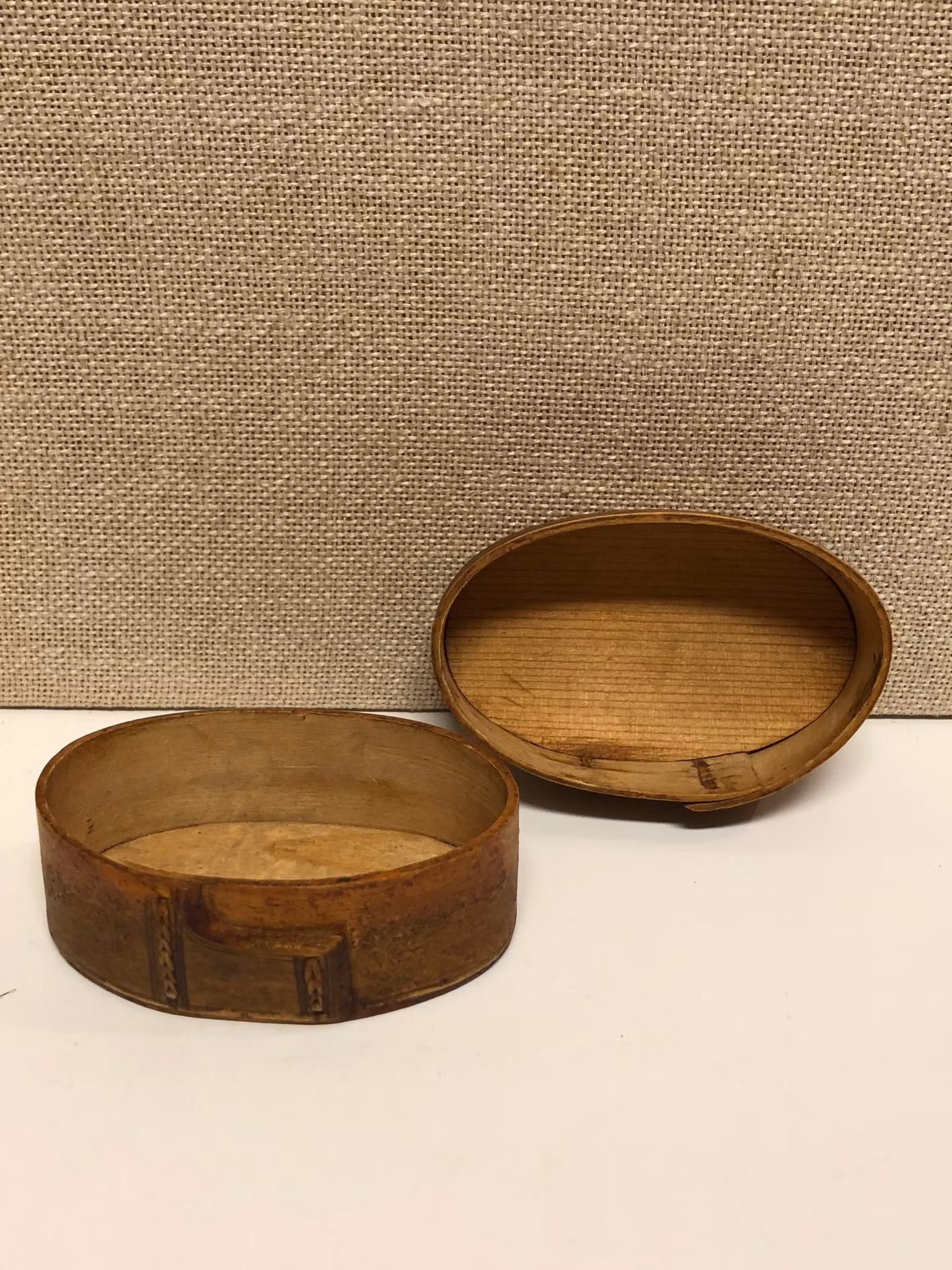 SVEPASK, trä, miniatyr, dekor av Gevär & Jakthorn, 18/1900-tal.