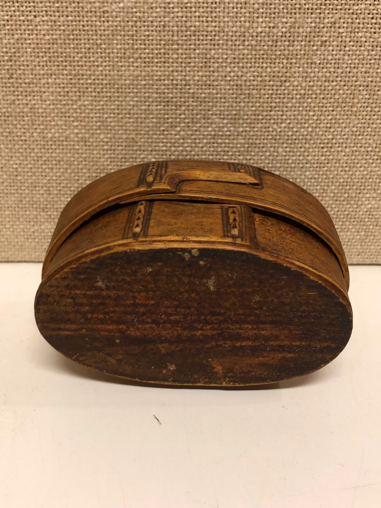 SVEPASK, trä, miniatyr, dekor av Gevär & Jakthorn, 18/1900-tal.