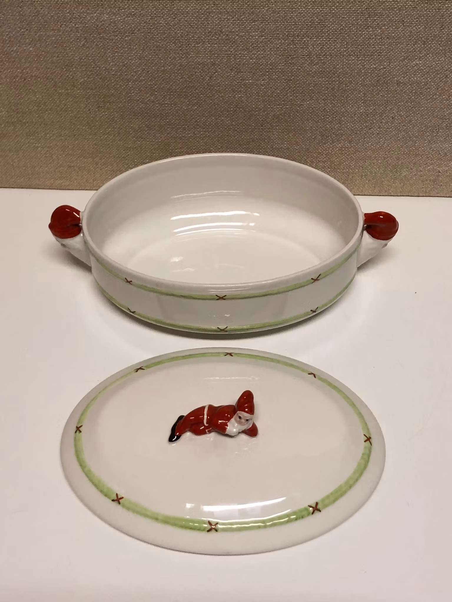 POT WITH LID, flint, hand-painted, "Merry Christmas", Gustavsberg.