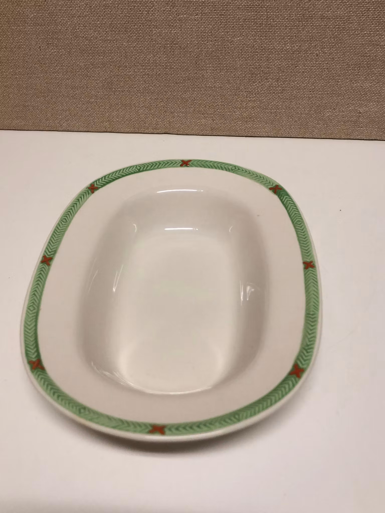 UPPLÄGGNINGDSKÅL, flintgods, handmålad, "God Jul", Gustavsberg.