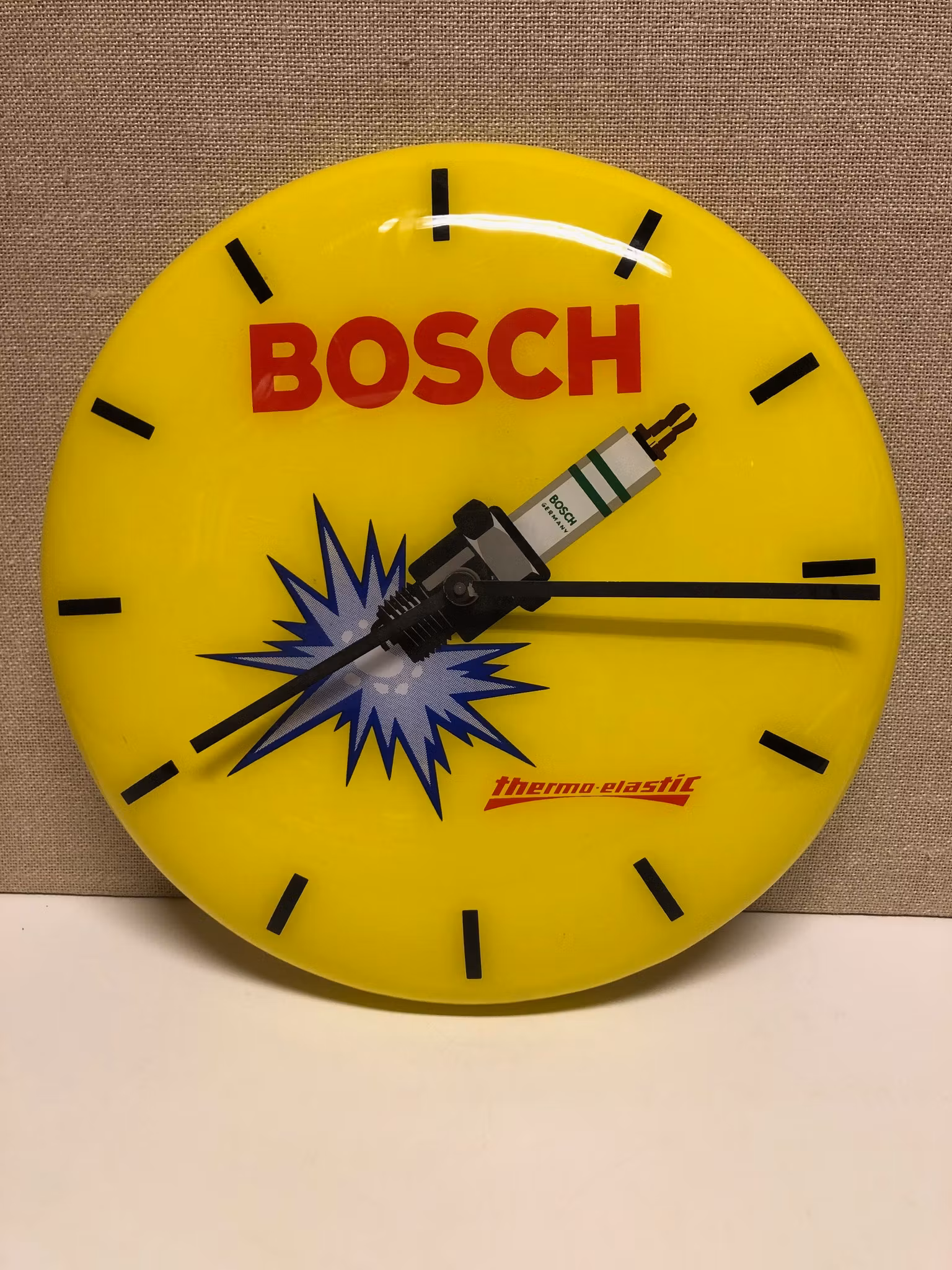 VÄGGKLOCKA, plast, quartz, Bosch thermo-elastic, 1960-tal.