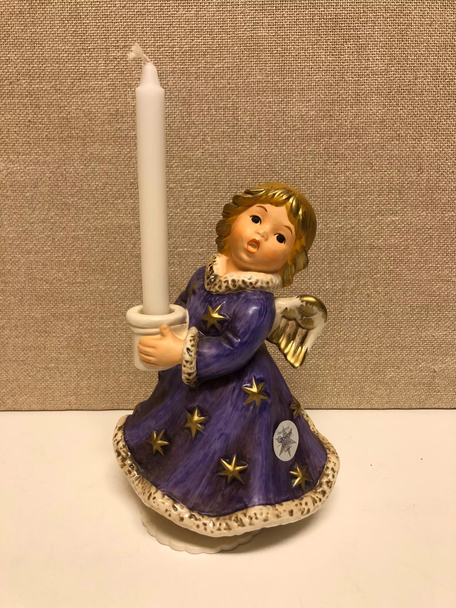 FIGURIN/LJUSSTAKE MED SPELDOSA, porslin, Goebel, Tyskland.
