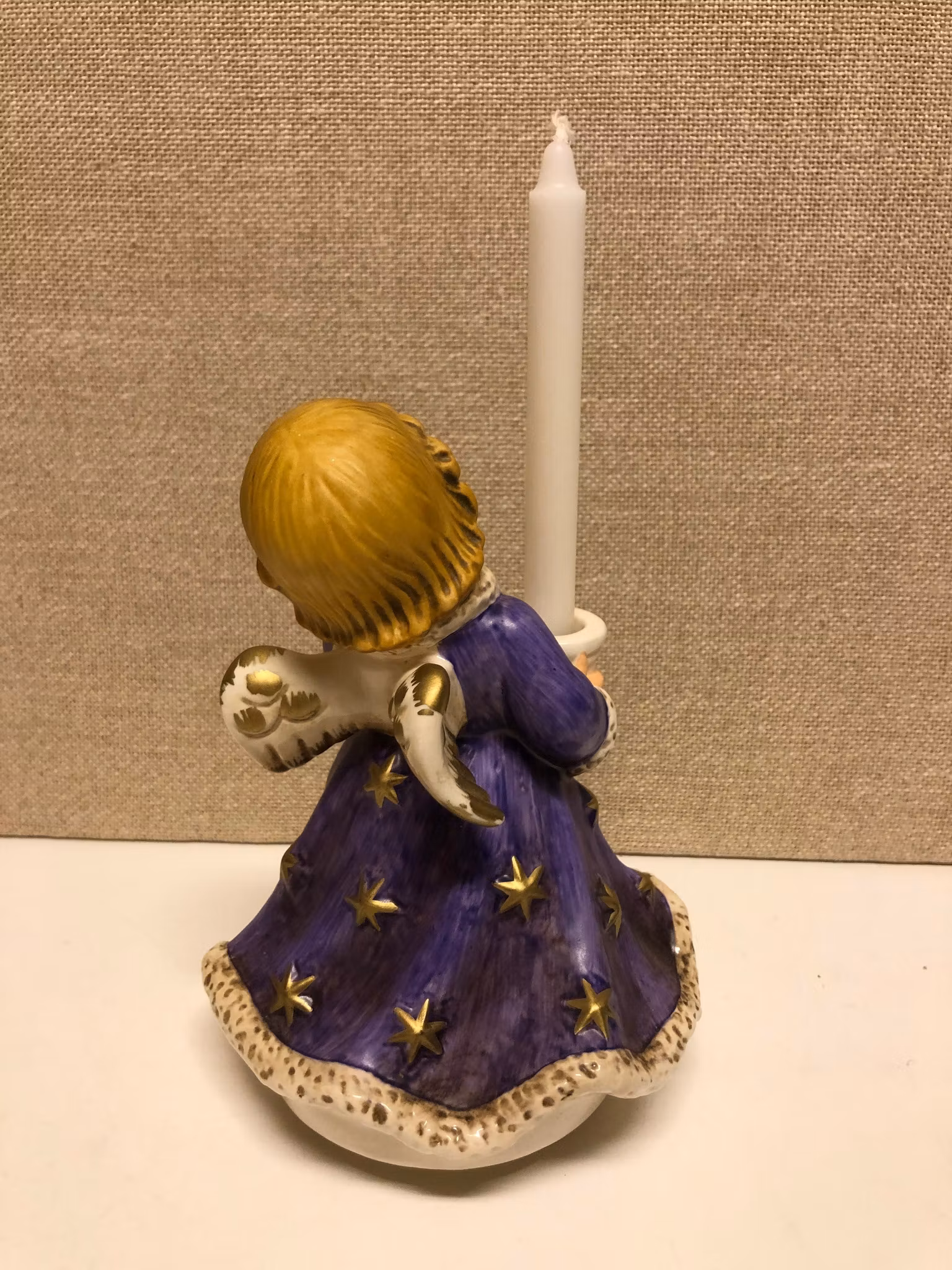 FIGURIN/LJUSSTAKE MED SPELDOSA, porslin, Goebel, Tyskland.