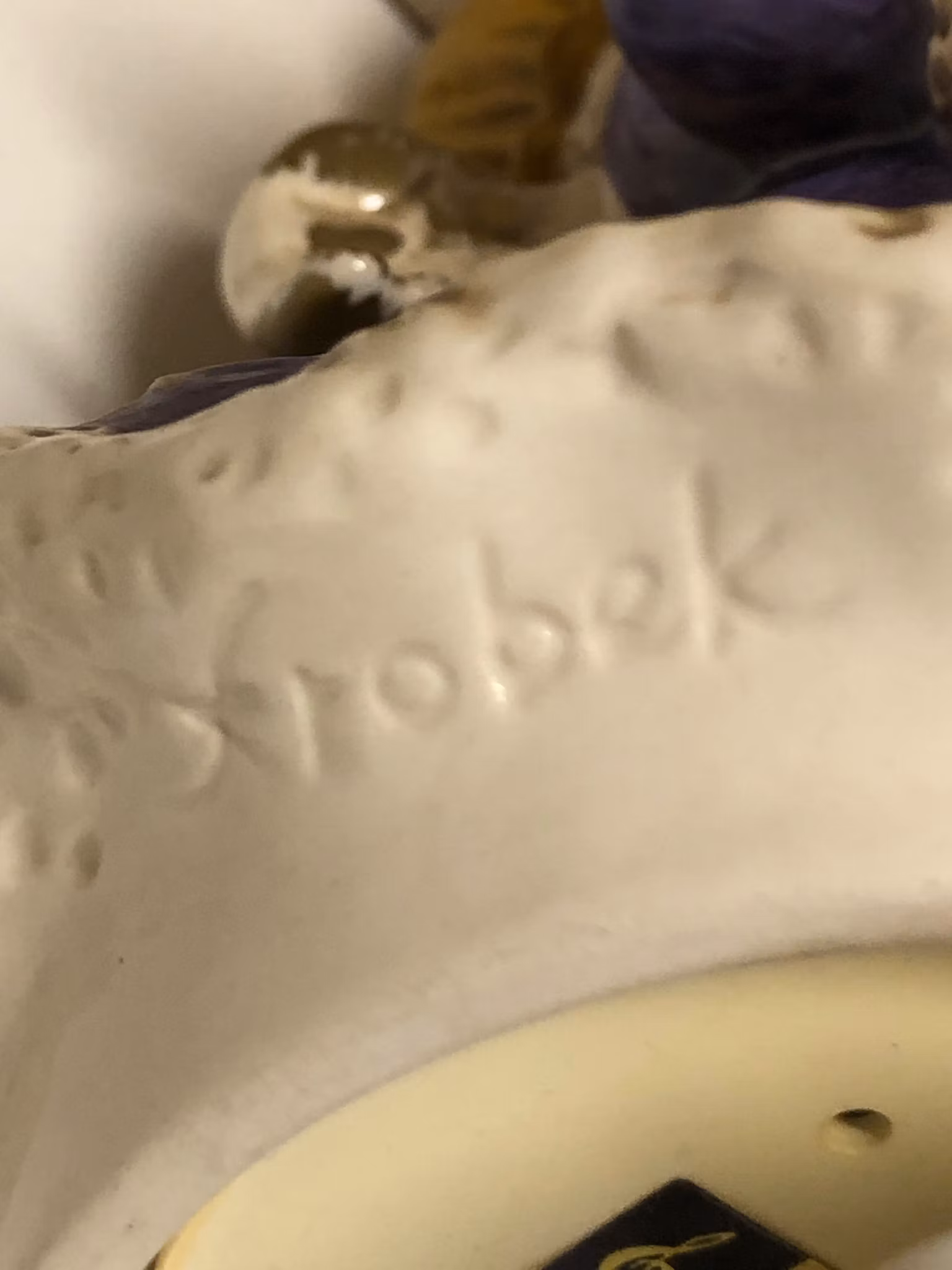 FIGURIN/LJUSSTAKE MED SPELDOSA, porslin, Goebel, Tyskland.