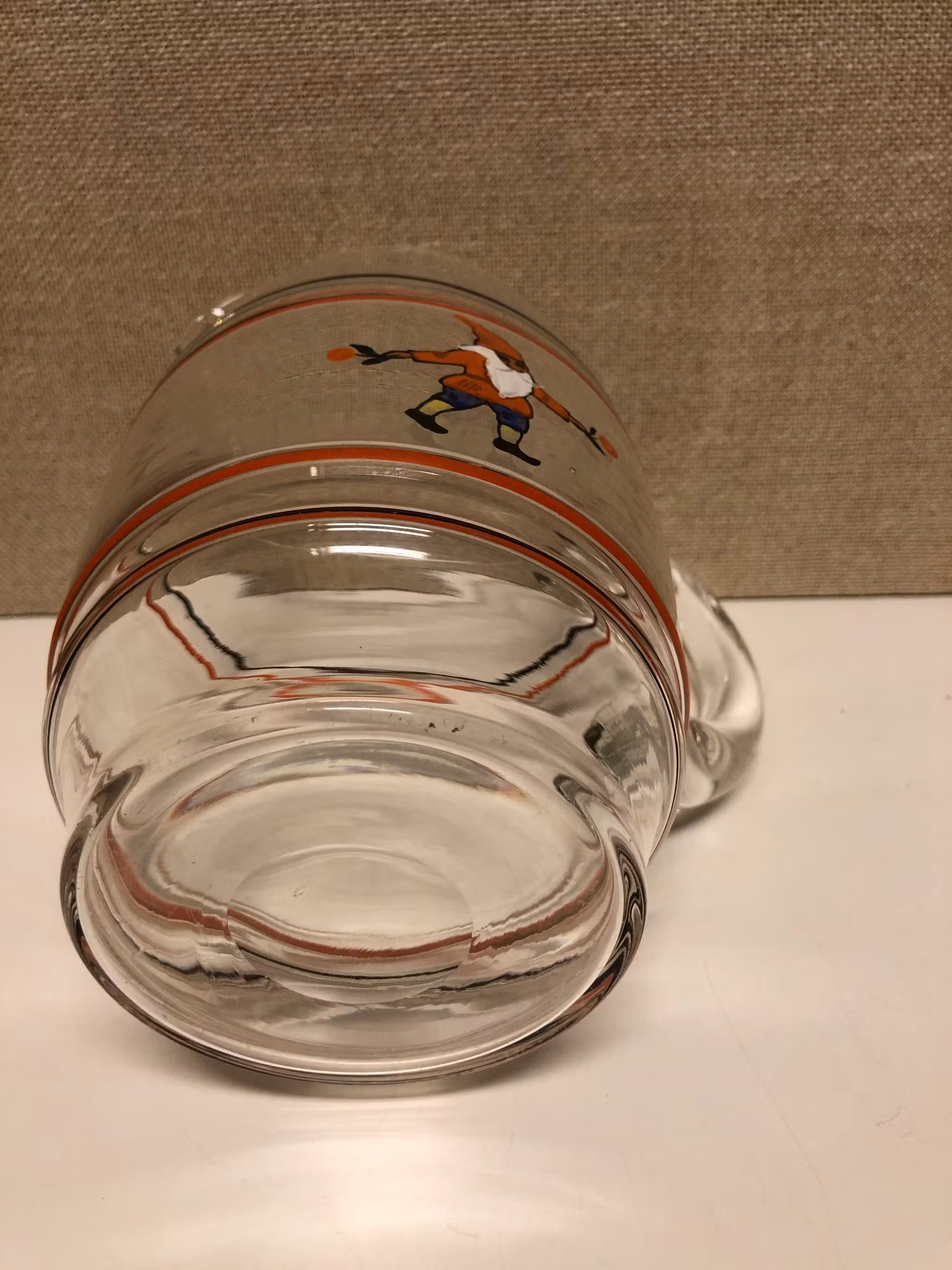TILLBRINGARE, glas, handblåst, "Julmotiv", 1900-talets första hälft.