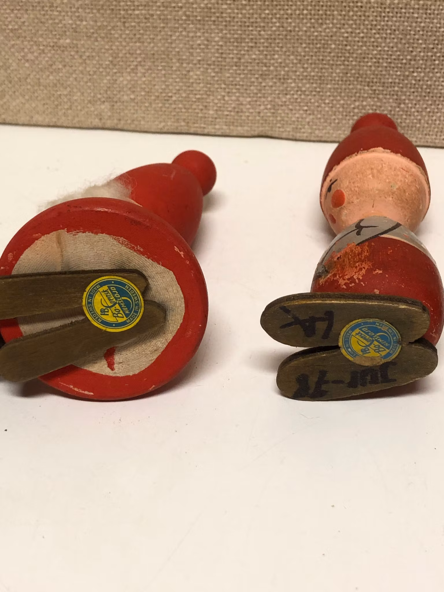 FIGURINER  3 st. trä, bl.a Tomtenissar, Bl. a Bo Svensk 1900-talets andra hälft.