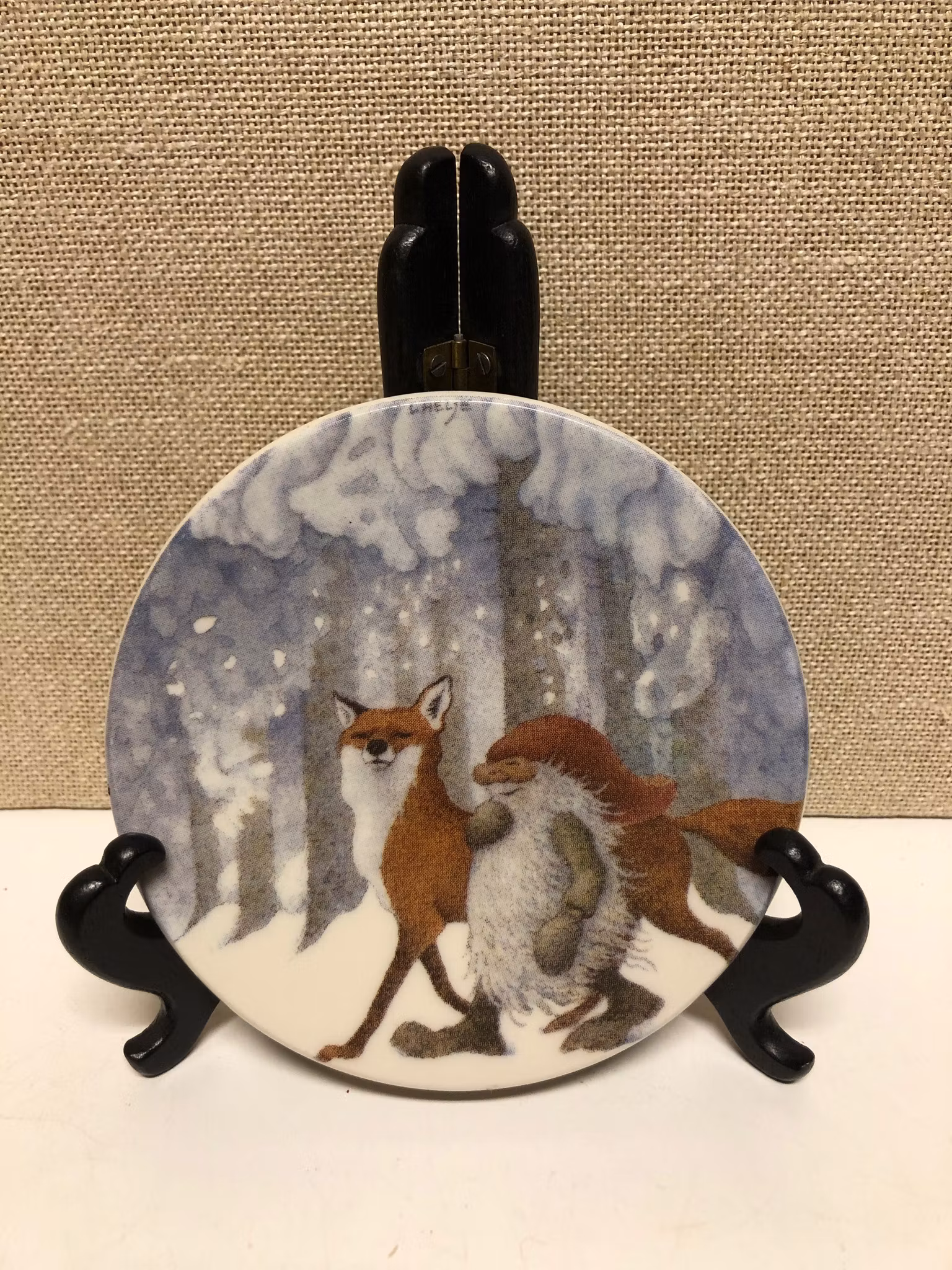 LENNART HELJE. Samlartallrik, stengods, " Julmotiv " Arabia, Finland.