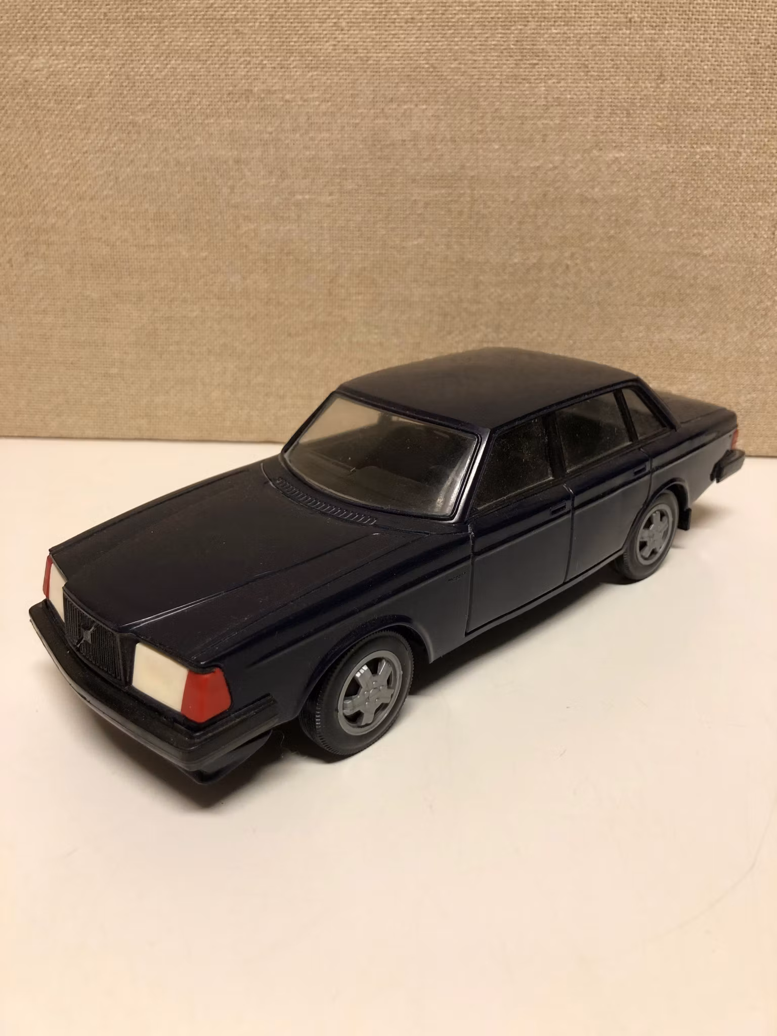BIL, plast, Volvo 244 GLT, Finland, 1980-tal.