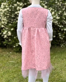 Rosa klänning med små kaniner. Storlek 92-116