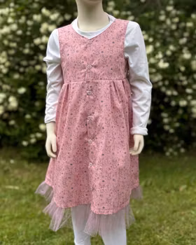 Rosa klänning med små kaniner. Storlek 92-116