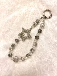 Veskepynt/lenke - hvit og grå bling m/stjerne