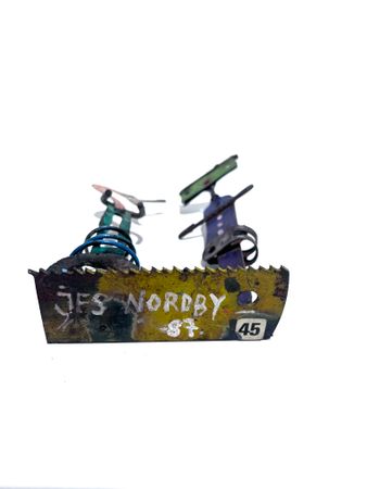 "Kvinde & Kroko-mand" av Jes Nordby. 14x10x4 cm