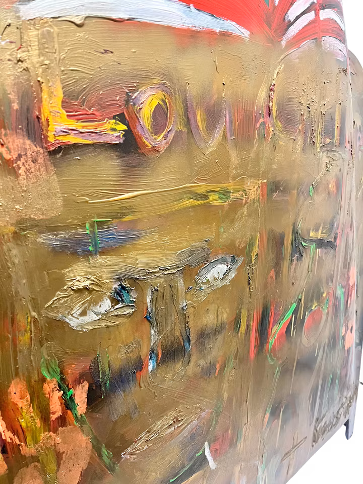 "Mercedes" Blandteknik på motorhuv av Mauritz Karström. ca 120x140x55 cm