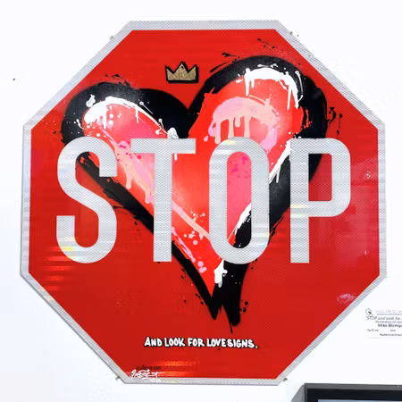 STOP and look for lovesigns, Blandteknik på gatuskylt av Mike Blomqvist, 70x70 cm