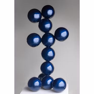"Hug me (Blue)", Skulptur av Adam Ström. h 130 cm. Del av serien Balldog