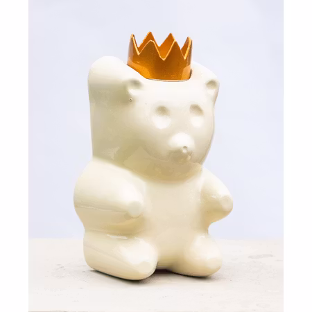 "Candy King Off-White", Skulptur, gjuten, handmålad av Adam Ström. 18 x 13 cm. Del av serien Candy King