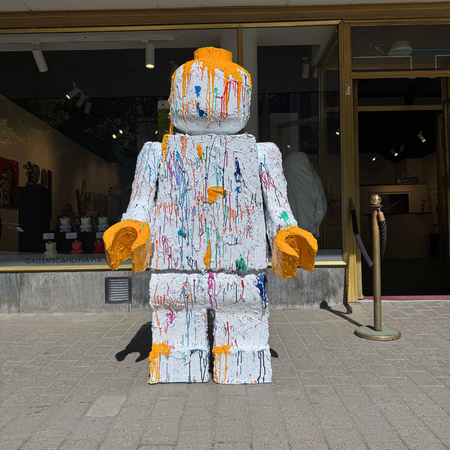Melted Giant, Skulptur av Adam Ström. h 170 cm.