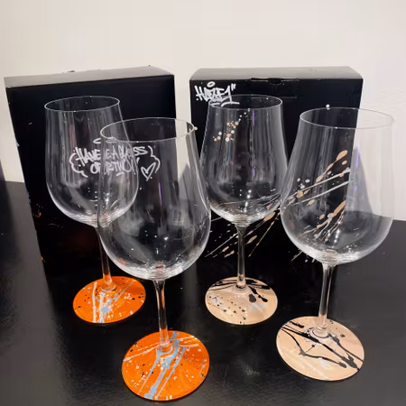 Red wine glasses/set of four, Handmålat av Mike Blomqvist, Höjd 25 cm