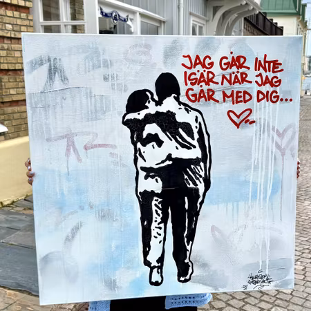 Jag går inte isär när..., Blandteknik på duk av Hellstrom Street Art, 80x80 cm
