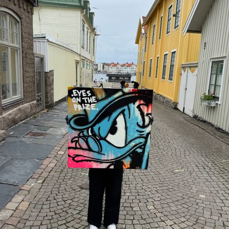 "Eyes on the Prize" av Mike Blomqvist, blandteknik med sprayfärg och akryl på duk, 80x80 cm.