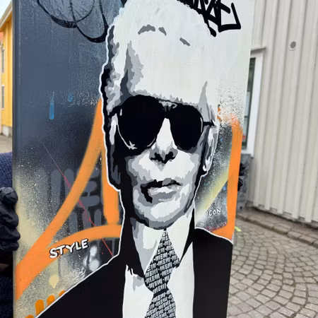 "Style Icon" av Mike Blomqvist, blandteknik med sprayfärg och akryl på duk, 50x100 cm.