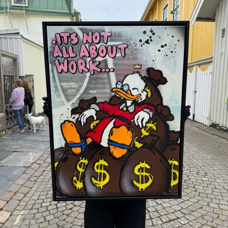 "It's not all about work" av Mike Blomqvist, blandteknik med sprayfärg och akryl på duk med målad träram, 64x84 cm.