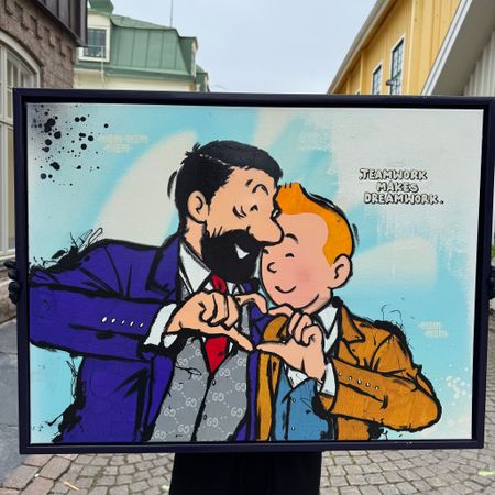 "Teamwork makes dreamwork" av Mike Blomqvist, blandteknik med sprayfärg och akryl på duk med målad träram, 64x84 cm.
