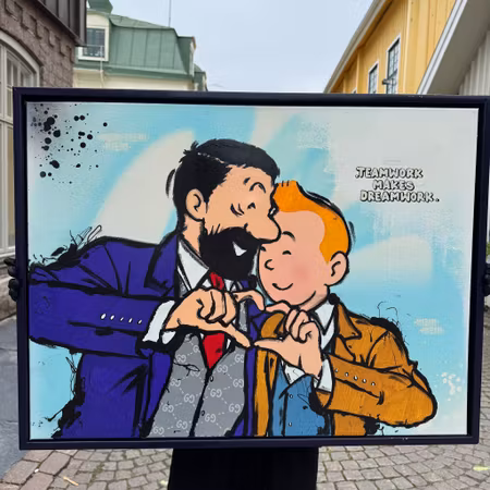 "Teamwork makes dreamwork" av Mike Blomqvist, blandteknik med sprayfärg och akryl på duk med målad träram, 64x84 cm.