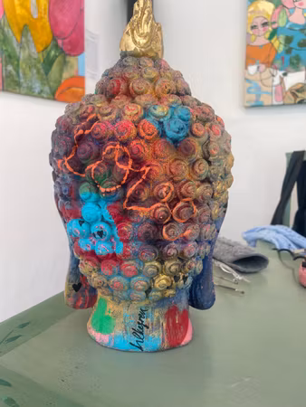 "Listen to your heart", Skulptur av Hanna Ekegren, Höjd 34 cm