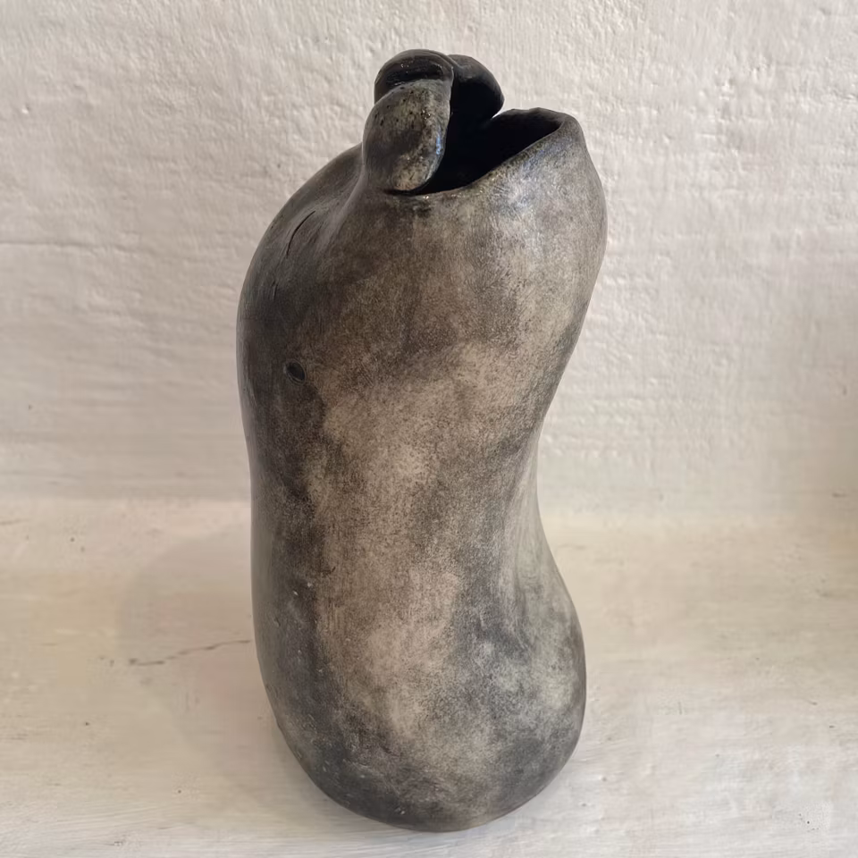 'Seal II', Skulptur i stengods av Helena Sandgathe, Höjd 23 cm